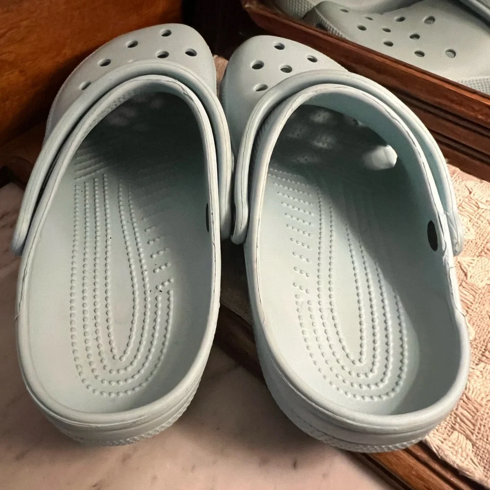 CROCS comfortable slip